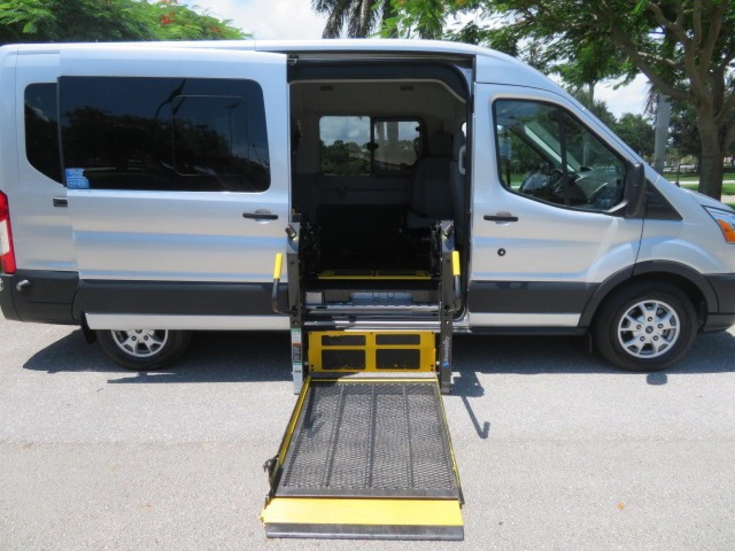 2015 Silver Ford Transit 350 Wagon Low Roof XL 60/40 Pass. 148-in. WB (1FBAX2CM3FK) with an 3.7L V6 DOHC 24V engine, 6-Speed Automatic transmission, located at 4301 Oak Circle #19, Boca Raton, FL, 33431, (954) 561-2499, 26.388861, -80.084038 - Photo#45