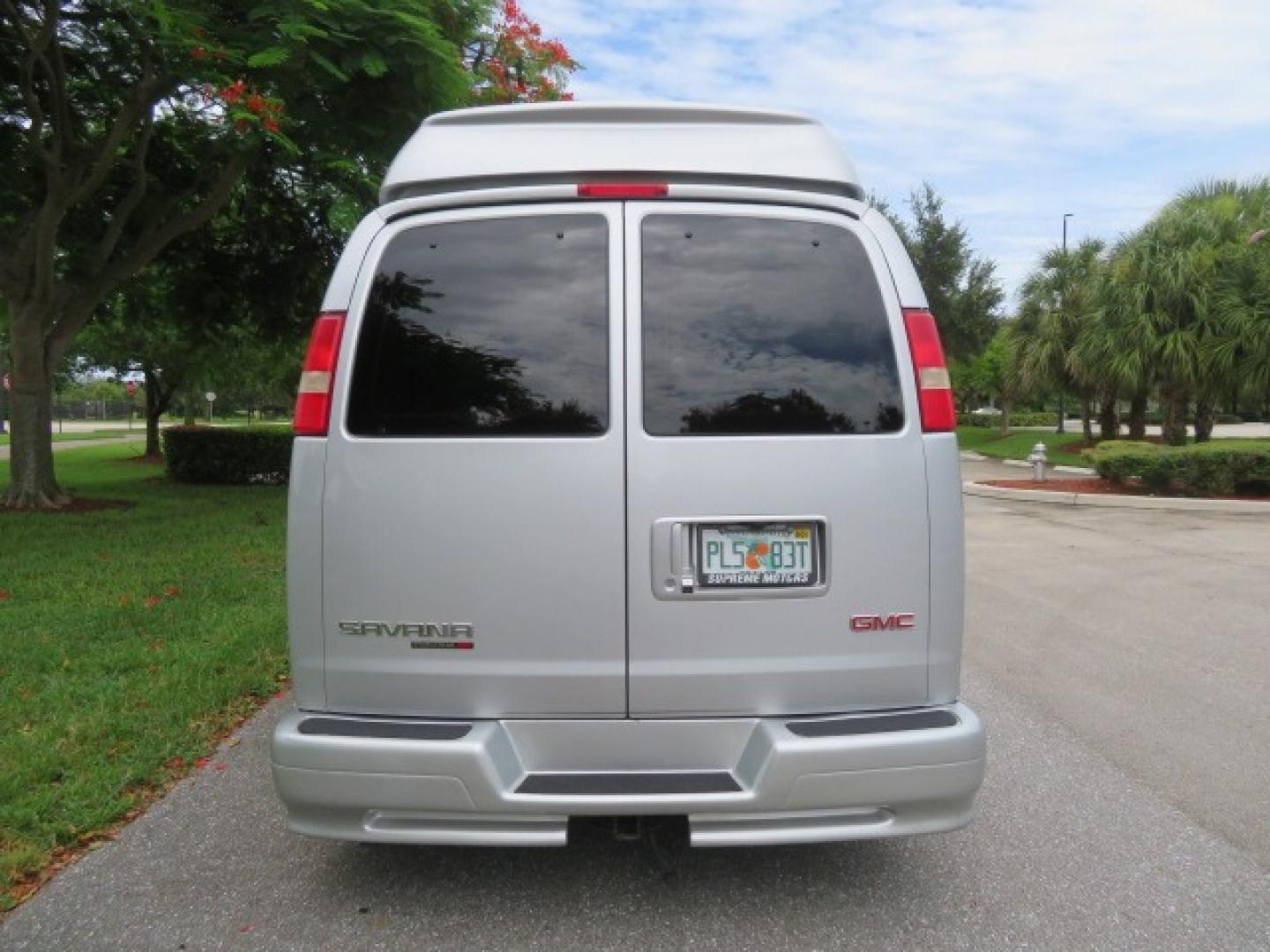 2014 GMC Savana RV G1500 3LT (1GDS8DC48E1) with an 5.3L V8 OHV 16V engine, 4-Speed Automatic transmission, located at 4301 Oak Circle #19, Boca Raton, FL, 33431, (954) 561-2499, 26.388861, -80.084038 - Photo#12