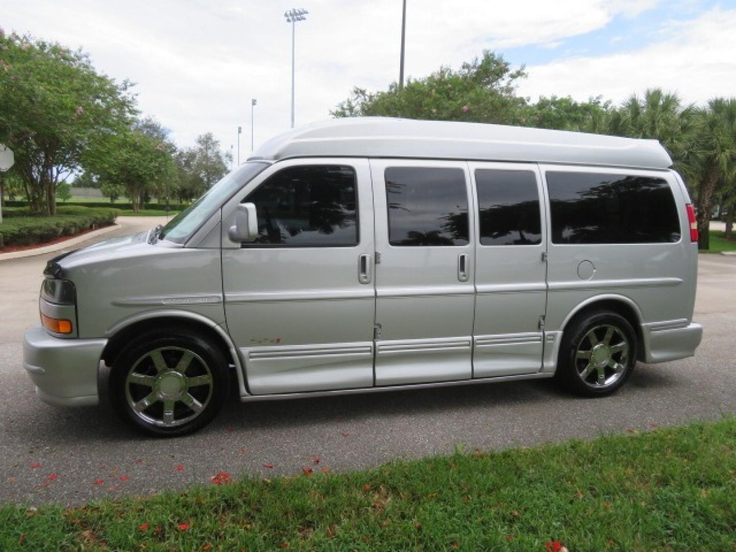 2014 GMC Savana RV G1500 3LT (1GDS8DC48E1) with an 5.3L V8 OHV 16V engine, 4-Speed Automatic transmission, located at 4301 Oak Circle #19, Boca Raton, FL, 33431, (954) 561-2499, 26.388861, -80.084038 - Photo#19