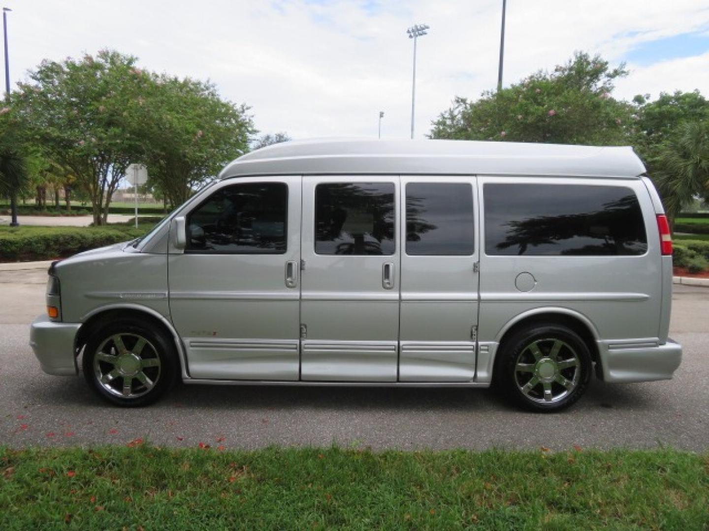 2014 GMC Savana RV G1500 3LT (1GDS8DC48E1) with an 5.3L V8 OHV 16V engine, 4-Speed Automatic transmission, located at 4301 Oak Circle #19, Boca Raton, FL, 33431, (954) 561-2499, 26.388861, -80.084038 - Photo#20