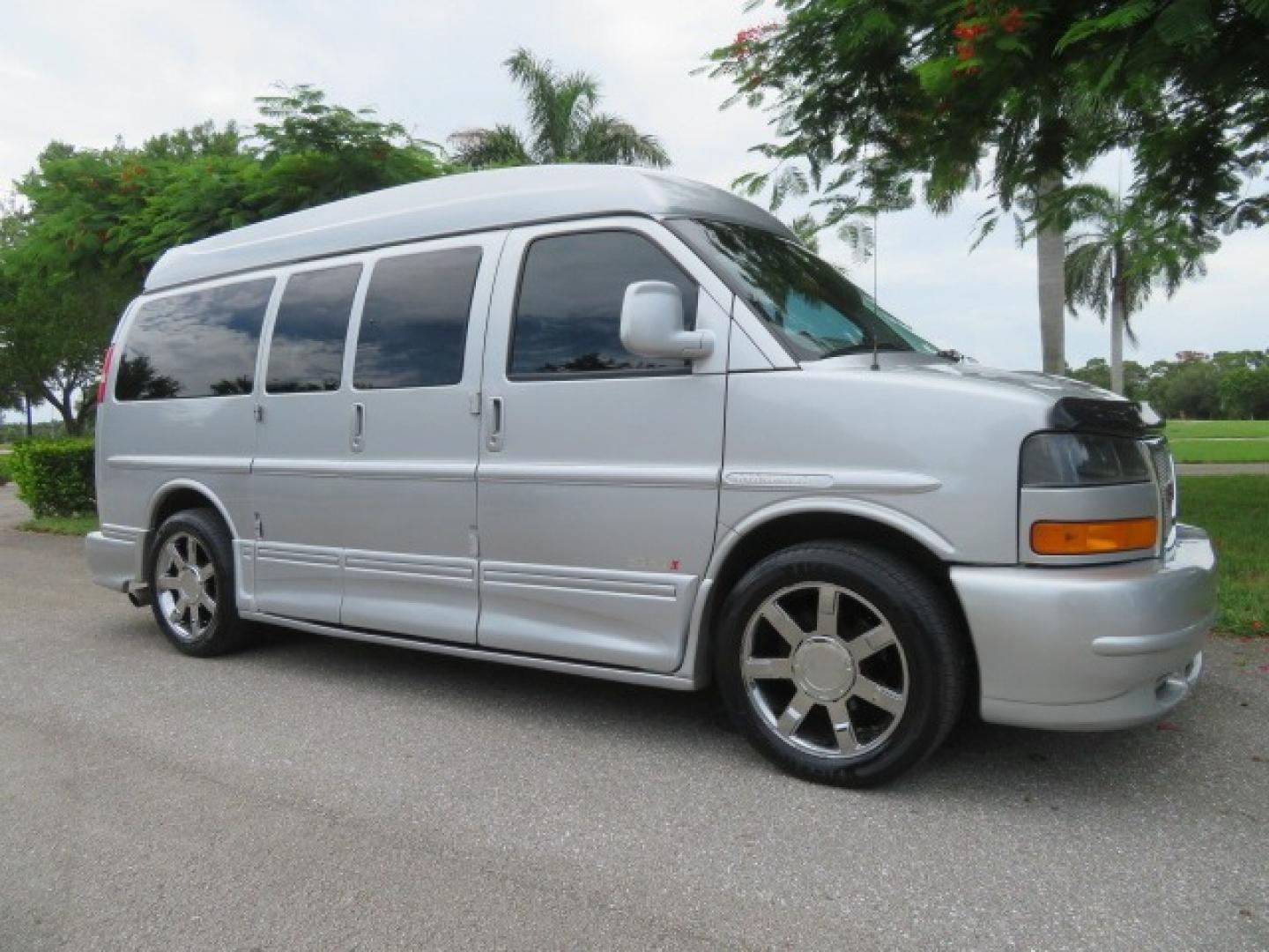 2014 GMC Savana RV G1500 3LT (1GDS8DC48E1) with an 5.3L V8 OHV 16V engine, 4-Speed Automatic transmission, located at 4301 Oak Circle #19, Boca Raton, FL, 33431, (954) 561-2499, 26.388861, -80.084038 - Photo#4