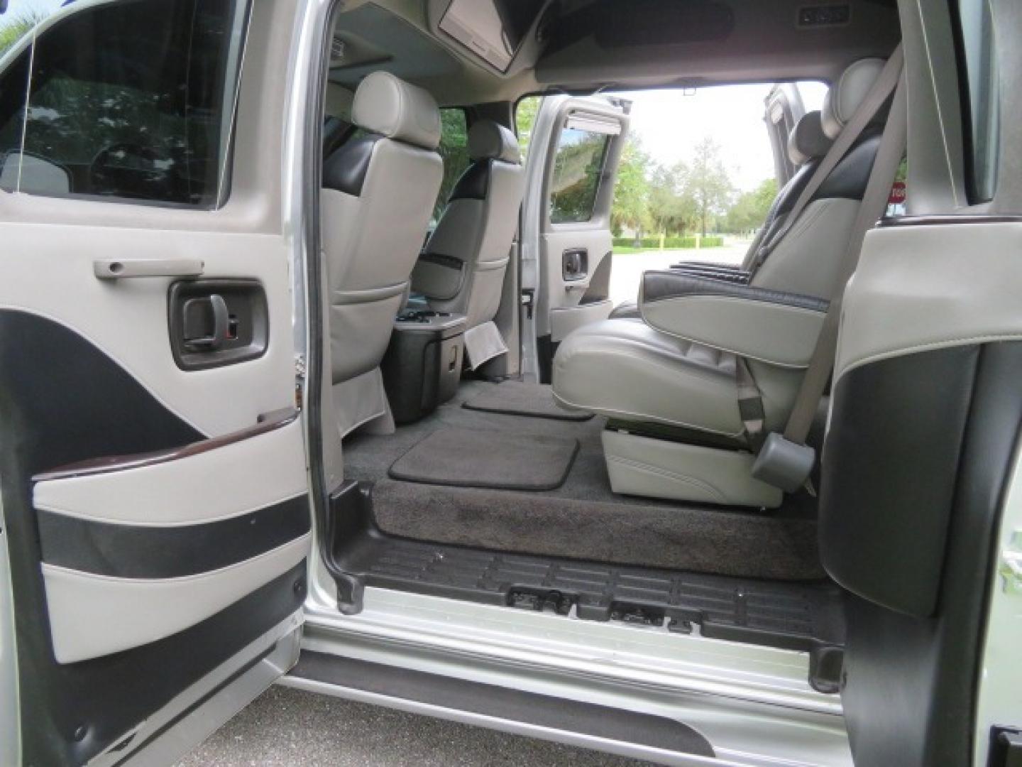 2014 GMC Savana RV G1500 3LT (1GDS8DC48E1) with an 5.3L V8 OHV 16V engine, 4-Speed Automatic transmission, located at 4301 Oak Circle #19, Boca Raton, FL, 33431, (954) 561-2499, 26.388861, -80.084038 - Photo#67