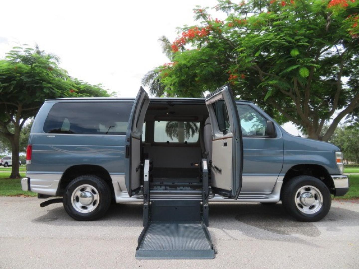 2012 Dark Blue Ford E-Series Van E-150 (1FTNE1EL9CD) with an 5.4L V8 SOHC 16V FFV engine, 4-Speed Automatic transmission, located at 4301 Oak Circle #19, Boca Raton, FL, 33431, (954) 561-2499, 26.388861, -80.084038 - Photo#42