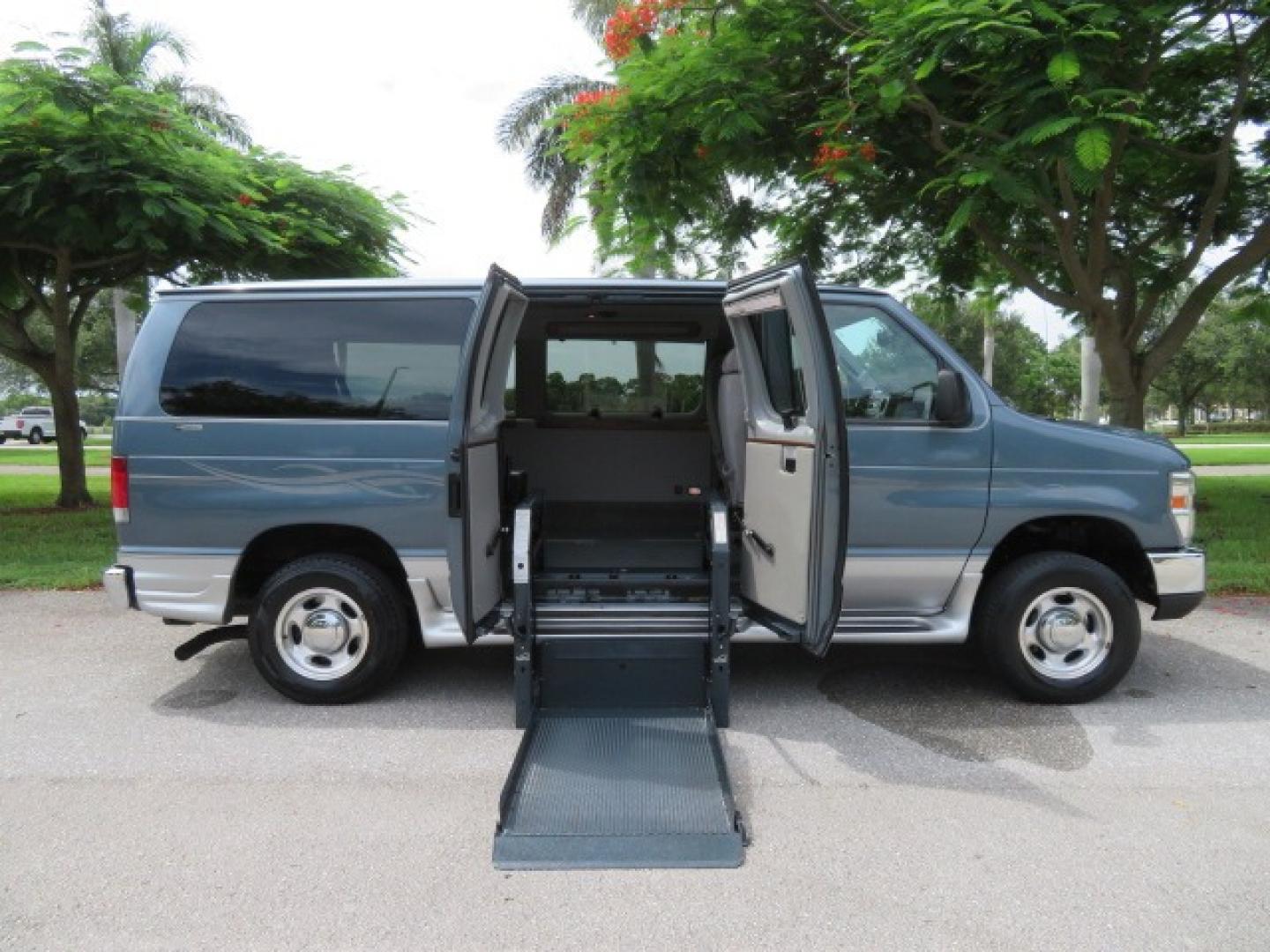 2012 Dark Blue Ford E-Series Van E-150 (1FTNE1EL9CD) with an 5.4L V8 SOHC 16V FFV engine, 4-Speed Automatic transmission, located at 4301 Oak Circle #19, Boca Raton, FL, 33431, (954) 561-2499, 26.388861, -80.084038 - Photo#43