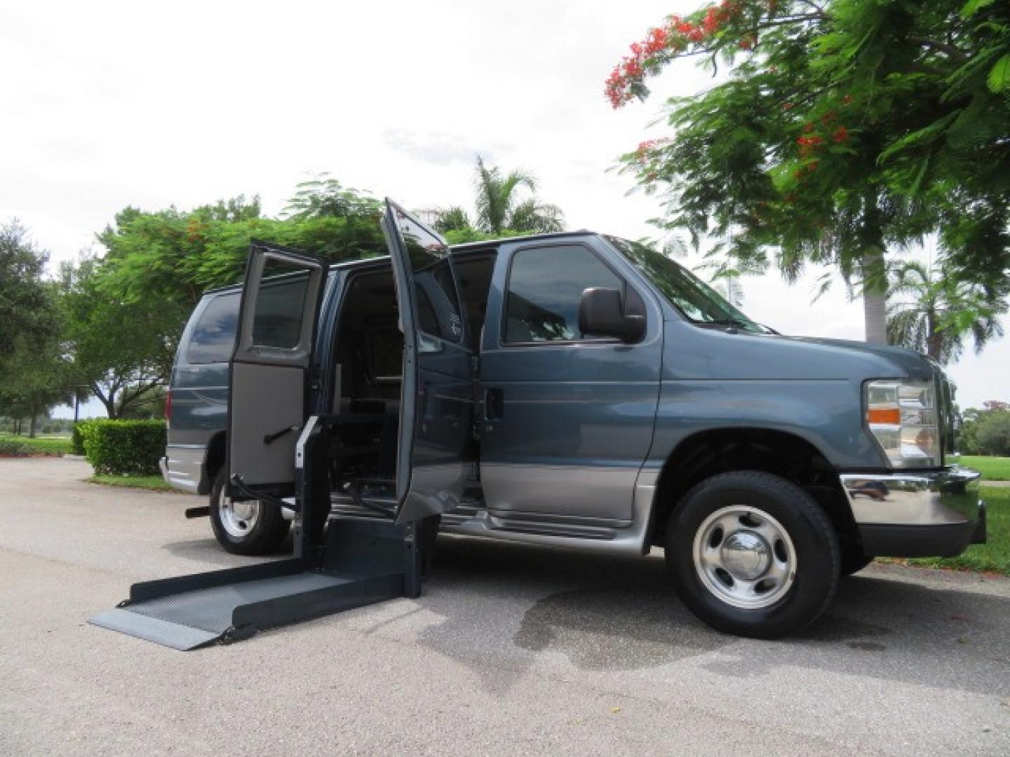 2012 Dark Blue Ford E-Series Van E-150 (1FTNE1EL9CD) with an 5.4L V8 SOHC 16V FFV engine, 4-Speed Automatic transmission, located at 4301 Oak Circle #19, Boca Raton, FL, 33431, (954) 561-2499, 26.388861, -80.084038 - Photo#44