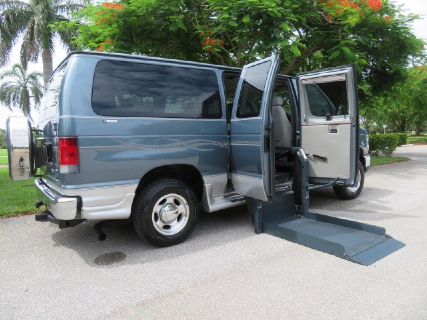 2012 Dark Blue Ford E-Series Van E-150 (1FTNE1EL9CD) with an 5.4L V8 SOHC 16V FFV engine, 4-Speed Automatic transmission, located at 4301 Oak Circle #19, Boca Raton, FL, 33431, (954) 561-2499, 26.388861, -80.084038 - Photo#46