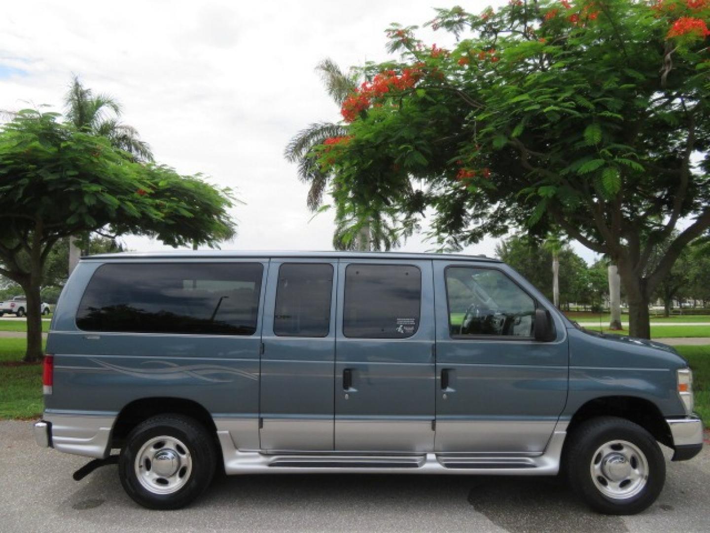 2012 Dark Blue Ford E-Series Van E-150 (1FTNE1EL9CD) with an 5.4L V8 SOHC 16V FFV engine, 4-Speed Automatic transmission, located at 4301 Oak Circle #19, Boca Raton, FL, 33431, (954) 561-2499, 26.388861, -80.084038 - Photo#4