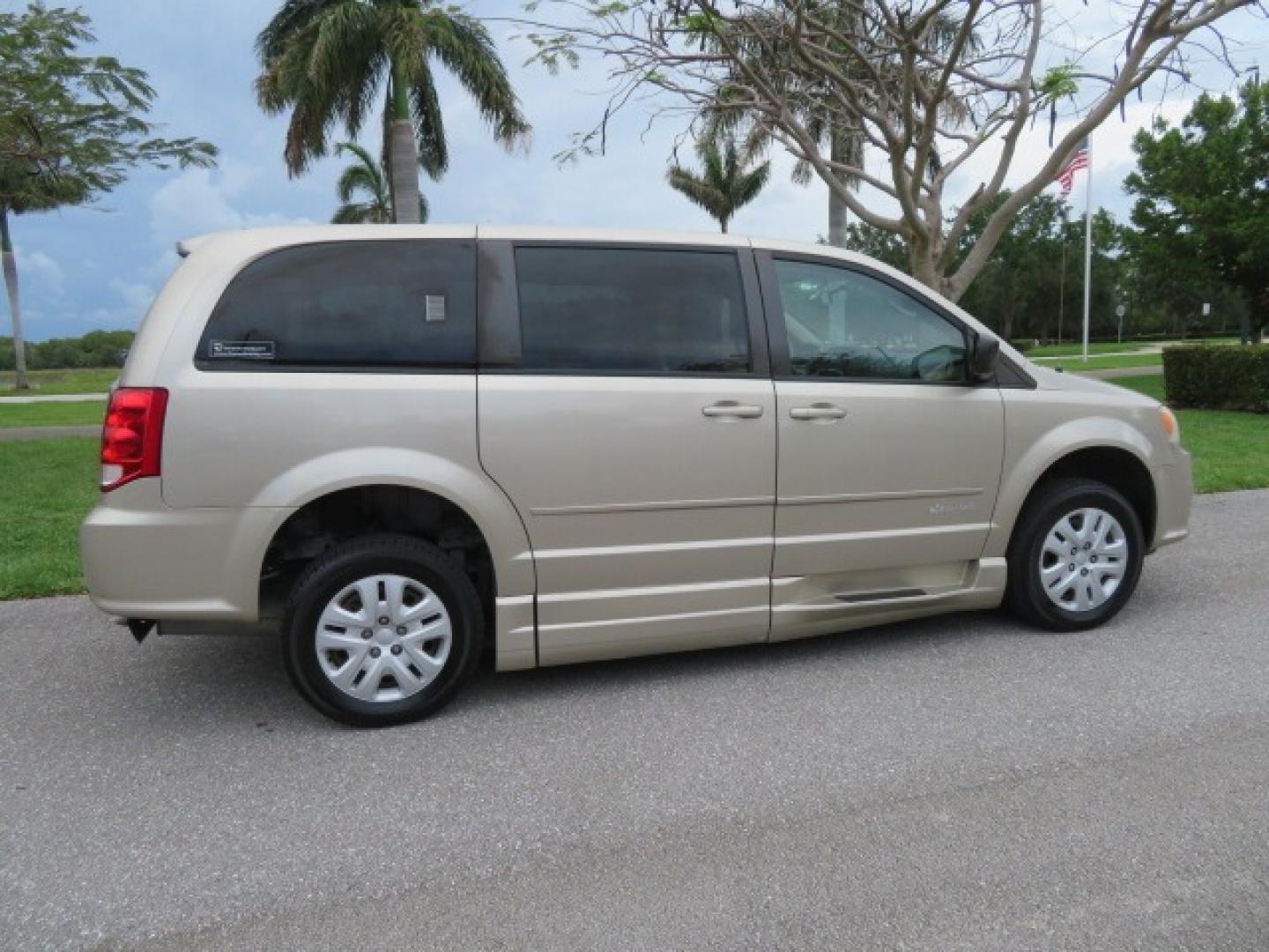 2013 Gold /Tan Dodge Grand Caravan SE (2C4RDGBG8DR) with an 3.6L V6 DOHC 24V engine, 6-Speed Automatic transmission, located at 4301 Oak Circle #19, Boca Raton, FL, 33431, (954) 561-2499, 26.388861, -80.084038 - You are looking at a Gorgeous 2015 Dodge Grand Caravan Braunability Handicap Wheelchair Side Entry, Conversion Van with 18K Original Miles, Lowered Floor, Kneelvan, EZ Lock Passenger Side, Q Straint Ratchet Tie Down System, Quick Release Front Seats, and Much Much More. This is a Beautiful Florida V - Photo#21