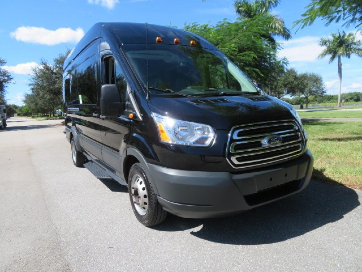 2017 Ford Transit 350 Wagon HD High Roof XLT Sliding Pass. 148 WB EL (1FBVU4XG3HK) with an 3.5L V6 DOHC 24V engine, 6A transmission, located at 4301 Oak Circle #19, Boca Raton, FL, 33431, (954) 561-2499, 26.388861, -80.084038 - Photo#9