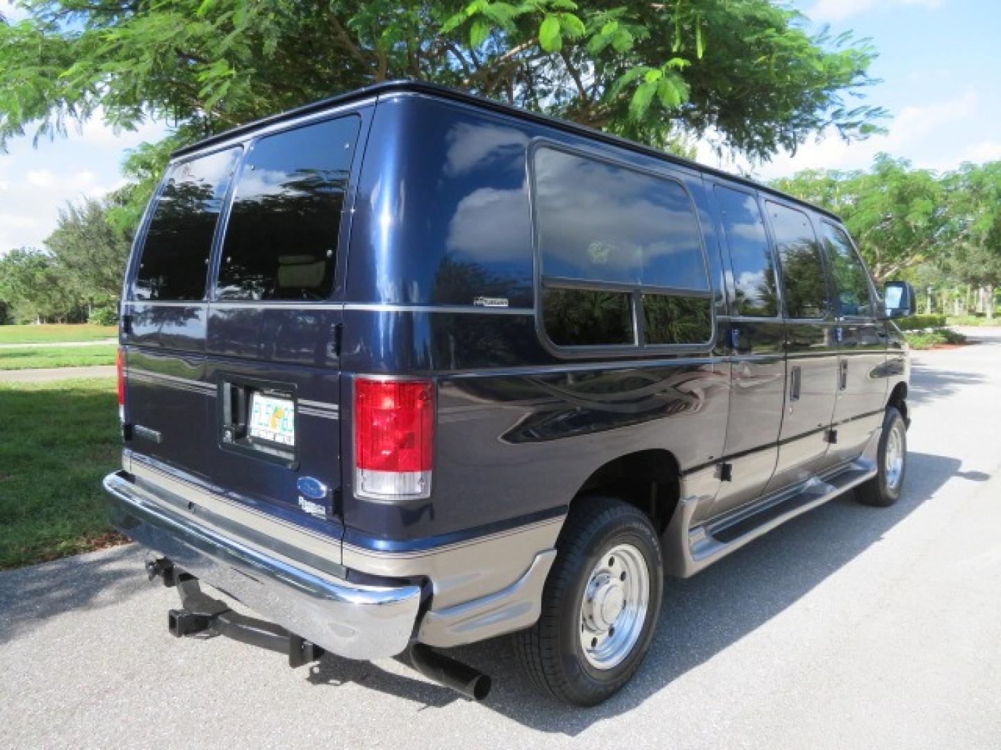 2006 Dark Blue Ford E-Series Van E-250 (1FDNE24L06D) with an 5.4L V8 SOHC 16V engine, 4-Speed Automatic transmission, located at 4301 Oak Circle #19, Boca Raton, FL, 33431, (954) 561-2499, 26.388861, -80.084038 - Photo#17