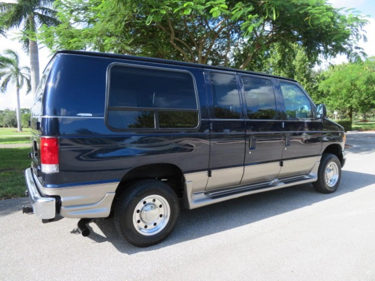 2006 Dark Blue Ford E-Series Van E-250 (1FDNE24L06D) with an 5.4L V8 SOHC 16V engine, 4-Speed Automatic transmission, located at 4301 Oak Circle #19, Boca Raton, FL, 33431, (954) 561-2499, 26.388861, -80.084038 - Photo#18