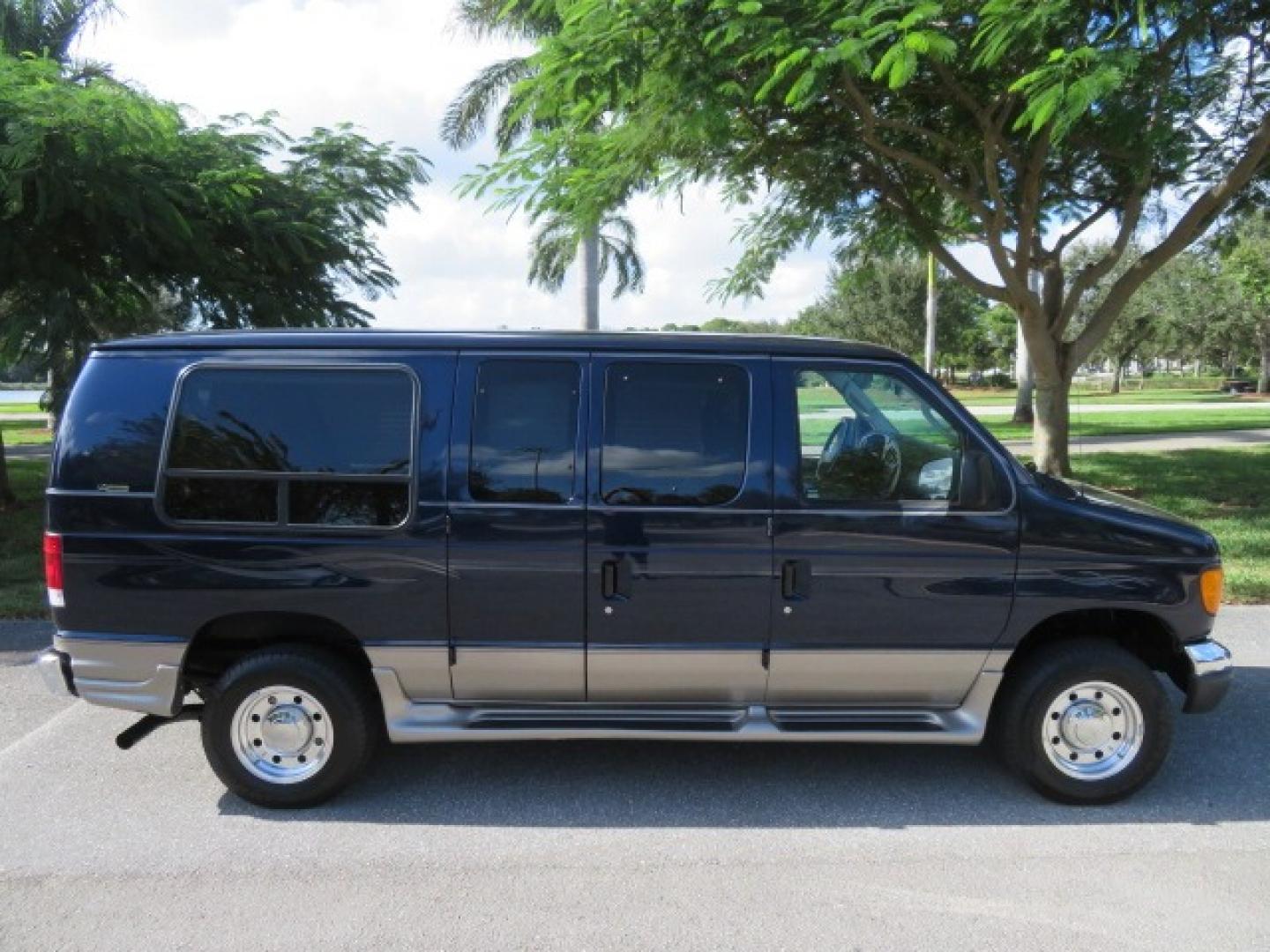 2006 Dark Blue Ford E-Series Van E-250 (1FDNE24L06D) with an 5.4L V8 SOHC 16V engine, 4-Speed Automatic transmission, located at 4301 Oak Circle #19, Boca Raton, FL, 33431, (954) 561-2499, 26.388861, -80.084038 - Photo#19