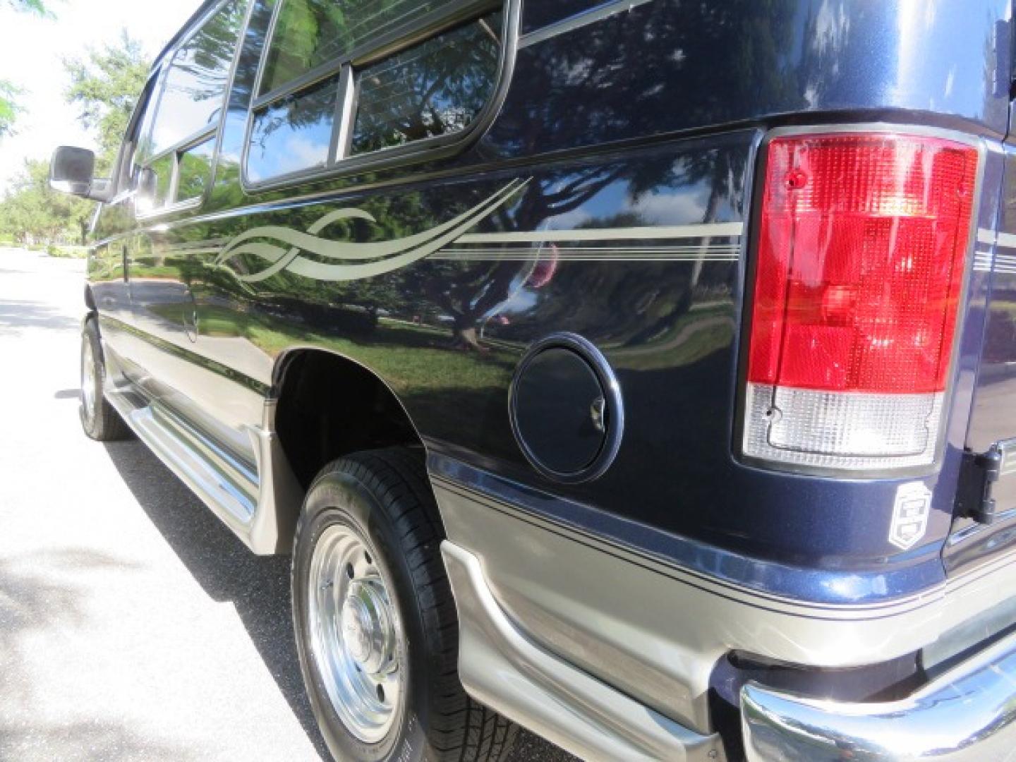 2006 Dark Blue Ford E-Series Van E-250 (1FDNE24L06D) with an 5.4L V8 SOHC 16V engine, 4-Speed Automatic transmission, located at 4301 Oak Circle #19, Boca Raton, FL, 33431, (954) 561-2499, 26.388861, -80.084038 - Photo#32