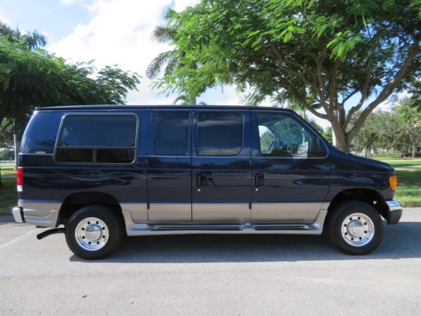 2006 Dark Blue Ford E-Series Van E-250 (1FDNE24L06D) with an 5.4L V8 SOHC 16V engine, 4-Speed Automatic transmission, located at 4301 Oak Circle #19, Boca Raton, FL, 33431, (954) 561-2499, 26.388861, -80.084038 - Photo#3