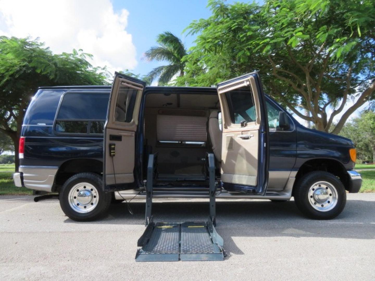 2006 Dark Blue Ford E-Series Van E-250 (1FDNE24L06D) with an 5.4L V8 SOHC 16V engine, 4-Speed Automatic transmission, located at 4301 Oak Circle #19, Boca Raton, FL, 33431, (954) 561-2499, 26.388861, -80.084038 - Photo#41