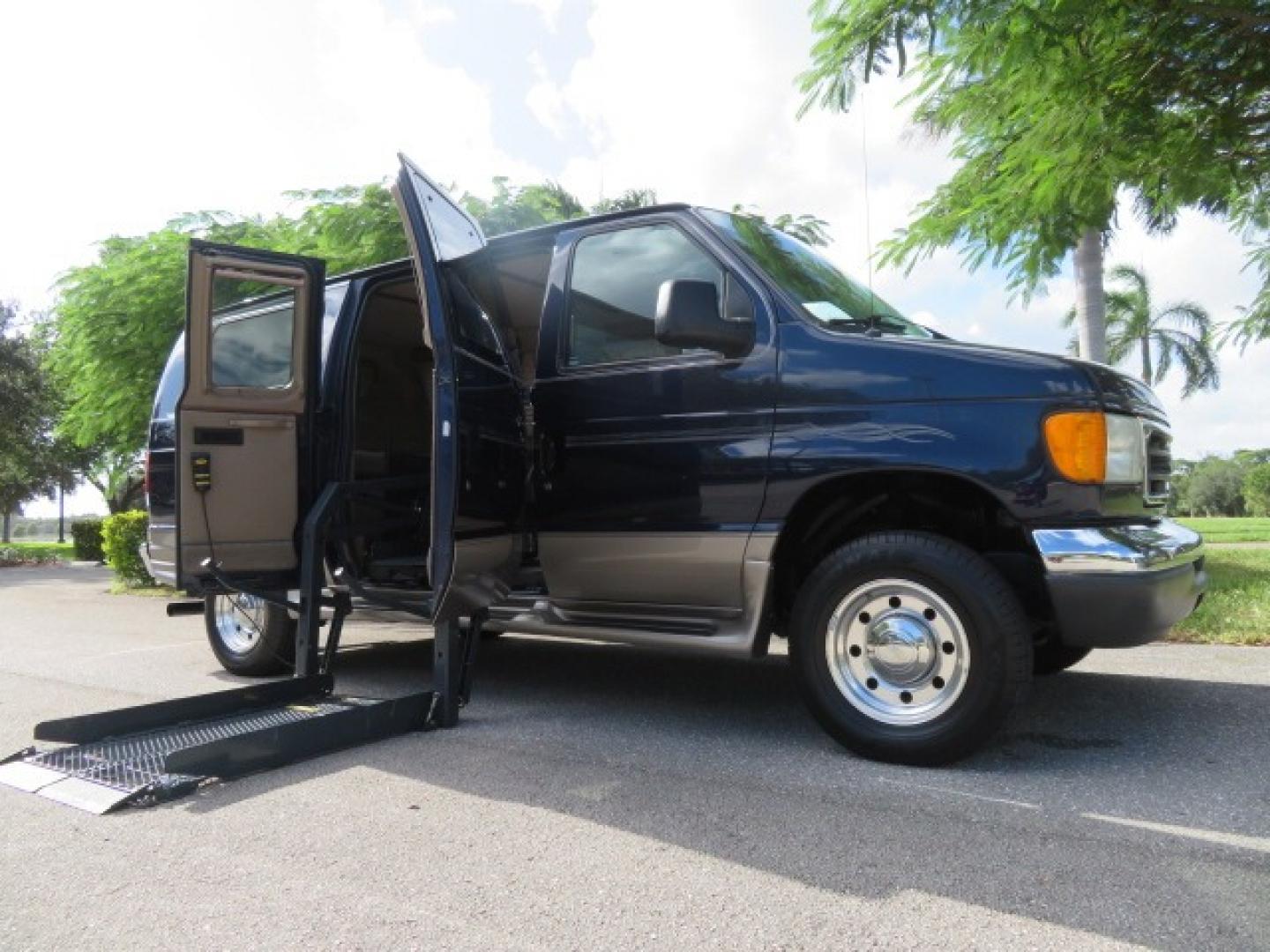 2006 Dark Blue Ford E-Series Van E-250 (1FDNE24L06D) with an 5.4L V8 SOHC 16V engine, 4-Speed Automatic transmission, located at 4301 Oak Circle #19, Boca Raton, FL, 33431, (954) 561-2499, 26.388861, -80.084038 - Photo#44