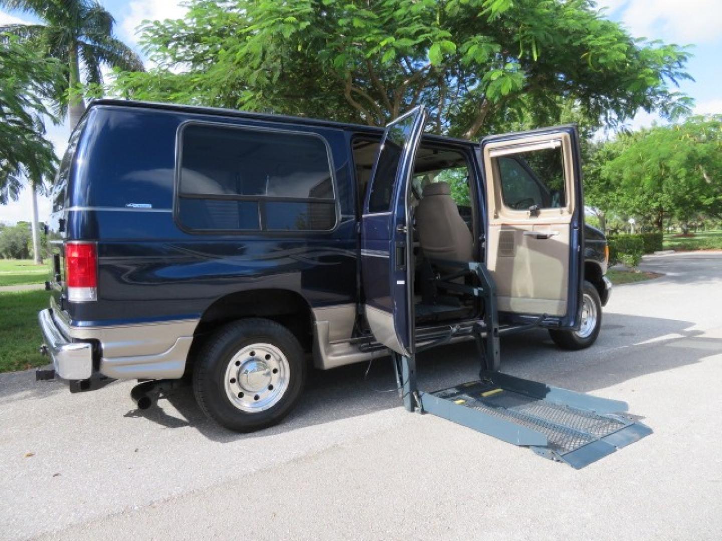 2006 Dark Blue Ford E-Series Van E-250 (1FDNE24L06D) with an 5.4L V8 SOHC 16V engine, 4-Speed Automatic transmission, located at 4301 Oak Circle #19, Boca Raton, FL, 33431, (954) 561-2499, 26.388861, -80.084038 - Photo#46