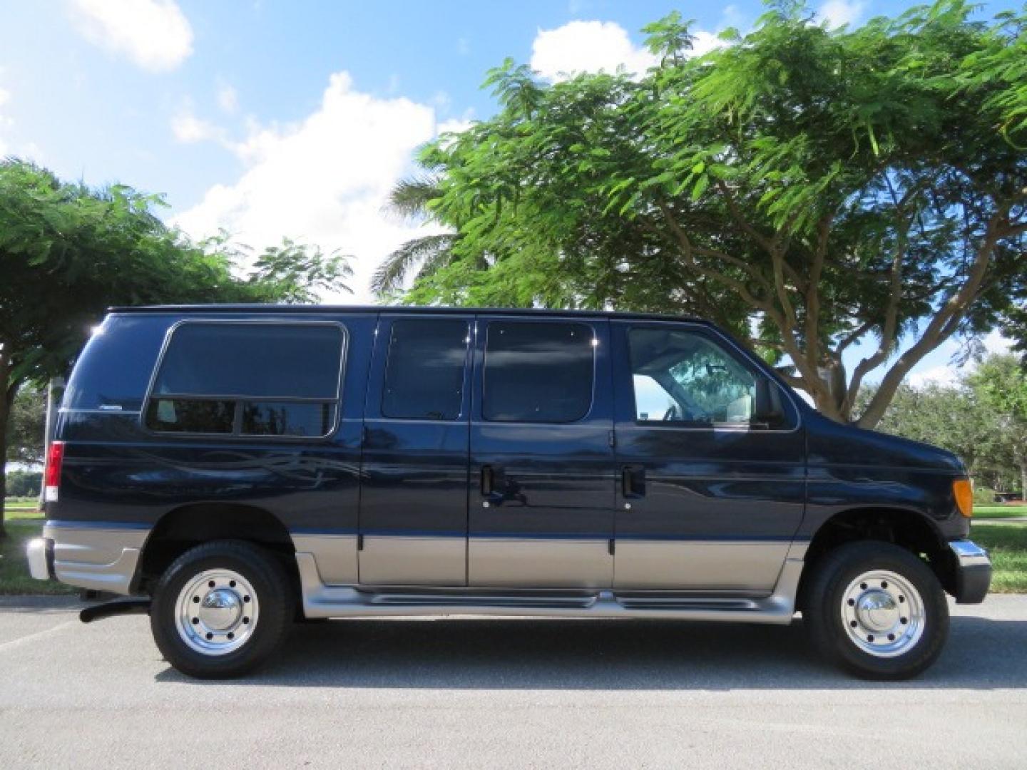 2006 Dark Blue Ford E-Series Van E-250 (1FDNE24L06D) with an 5.4L V8 SOHC 16V engine, 4-Speed Automatic transmission, located at 4301 Oak Circle #19, Boca Raton, FL, 33431, (954) 561-2499, 26.388861, -80.084038 - Photo#4