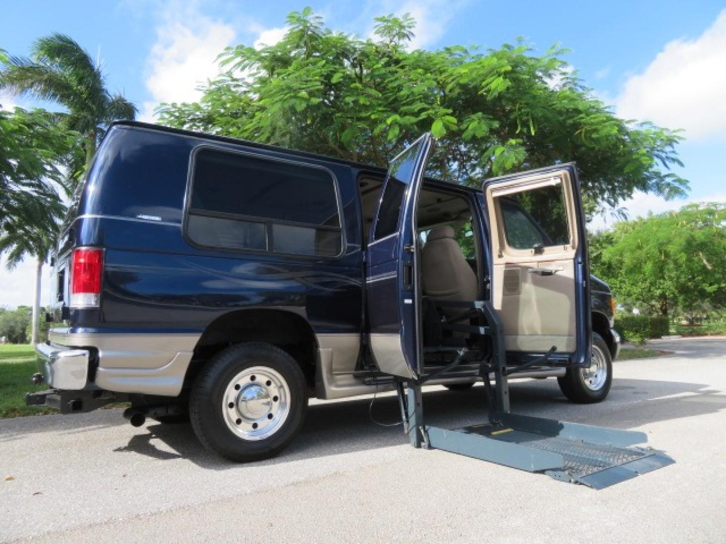 2006 Dark Blue Ford E-Series Van E-250 (1FDNE24L06D) with an 5.4L V8 SOHC 16V engine, 4-Speed Automatic transmission, located at 4301 Oak Circle #19, Boca Raton, FL, 33431, (954) 561-2499, 26.388861, -80.084038 - Photo#48