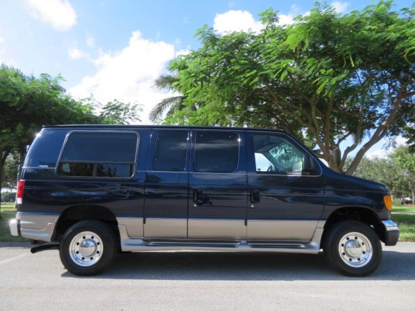 2006 Dark Blue Ford E-Series Van E-250 (1FDNE24L06D) with an 5.4L V8 SOHC 16V engine, 4-Speed Automatic transmission, located at 4301 Oak Circle #19, Boca Raton, FL, 33431, (954) 561-2499, 26.388861, -80.084038 - Photo#5