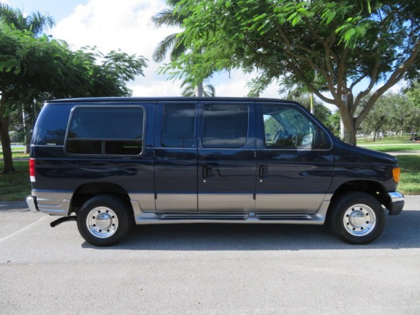 2006 Dark Blue Ford E-Series Van E-250 (1FDNE24L06D) with an 5.4L V8 SOHC 16V engine, 4-Speed Automatic transmission, located at 4301 Oak Circle #19, Boca Raton, FL, 33431, (954) 561-2499, 26.388861, -80.084038 - Photo#6