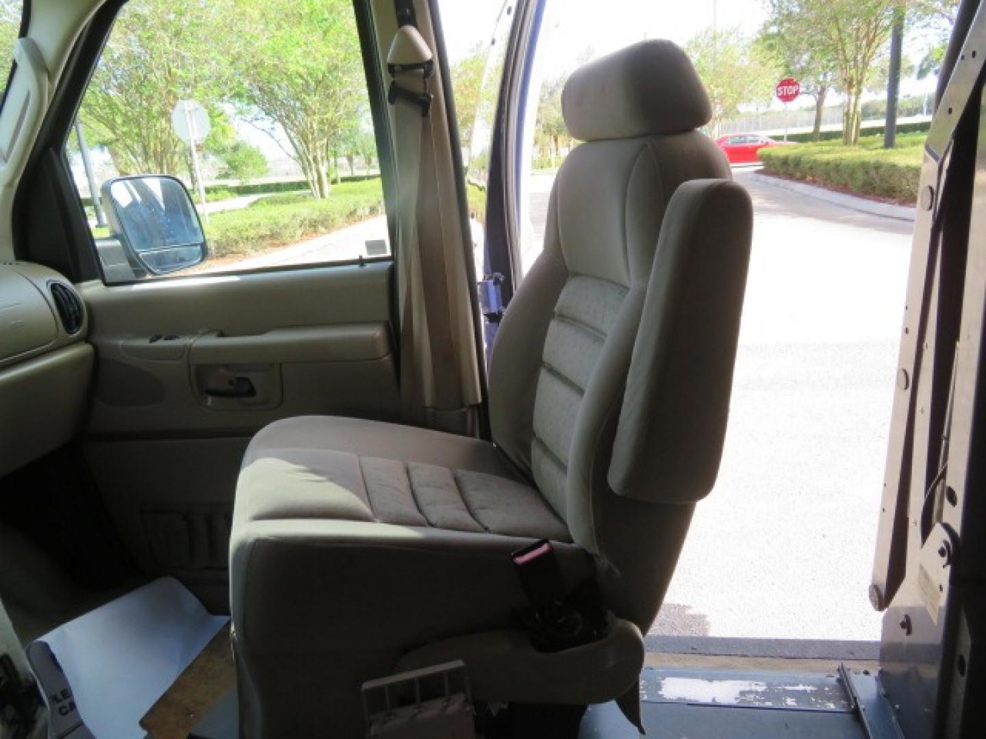 2006 Dark Blue Ford E-Series Van E-250 (1FDNE24L06D) with an 5.4L V8 SOHC 16V engine, 4-Speed Automatic transmission, located at 4301 Oak Circle #19, Boca Raton, FL, 33431, (954) 561-2499, 26.388861, -80.084038 - Photo#84