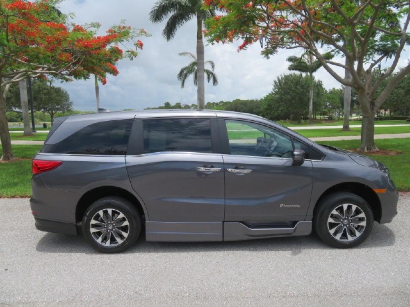 2024 /Gray Honda Odyssey (5FNRL6H60RB) , located at 4301 Oak Circle #19, Boca Raton, FL, 33431, (954) 561-2499, 26.388861, -80.084038 - You are looking at a Brand New New 2024 Honda Odyssey with BraunAbility Side-Entry In Floor XI Power Ramp. Brand New Sienna Braunability Conversion with the XI In Floor Power Ramp and power kneeling Function. Fully Loaded with Leather, Sunroof, Alloy Wheels, Q Straint Tie Down System, 1000lb Capacit - Photo#12