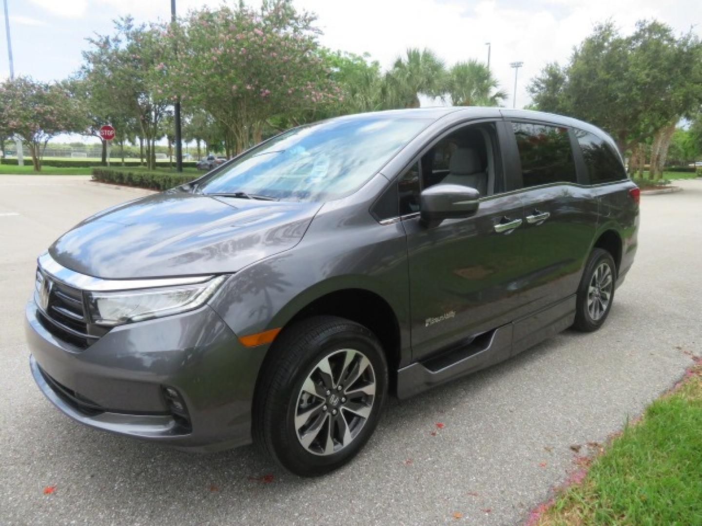 2024 /Gray Honda Odyssey (5FNRL6H60RB) , located at 4301 Oak Circle #19, Boca Raton, FL, 33431, (954) 561-2499, 26.388861, -80.084038 - You are looking at a Brand New New 2024 Honda Odyssey with BraunAbility Side-Entry In Floor XI Power Ramp. Brand New Sienna Braunability Conversion with the XI In Floor Power Ramp and power kneeling Function. Fully Loaded with Leather, Sunroof, Alloy Wheels, Q Straint Tie Down System, 1000lb Capacit - Photo#15