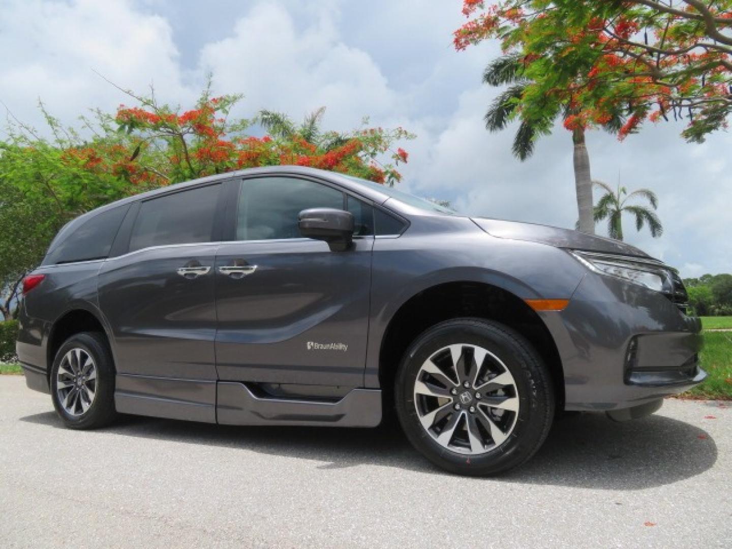 2024 /Gray Honda Odyssey (5FNRL6H60RB) , located at 4301 Oak Circle #19, Boca Raton, FL, 33431, (954) 561-2499, 26.388861, -80.084038 - You are looking at a Brand New New 2024 Honda Odyssey with BraunAbility Side-Entry In Floor XI Power Ramp. Brand New Sienna Braunability Conversion with the XI In Floor Power Ramp and power kneeling Function. Fully Loaded with Leather, Sunroof, Alloy Wheels, Q Straint Tie Down System, 1000lb Capacit - Photo#5