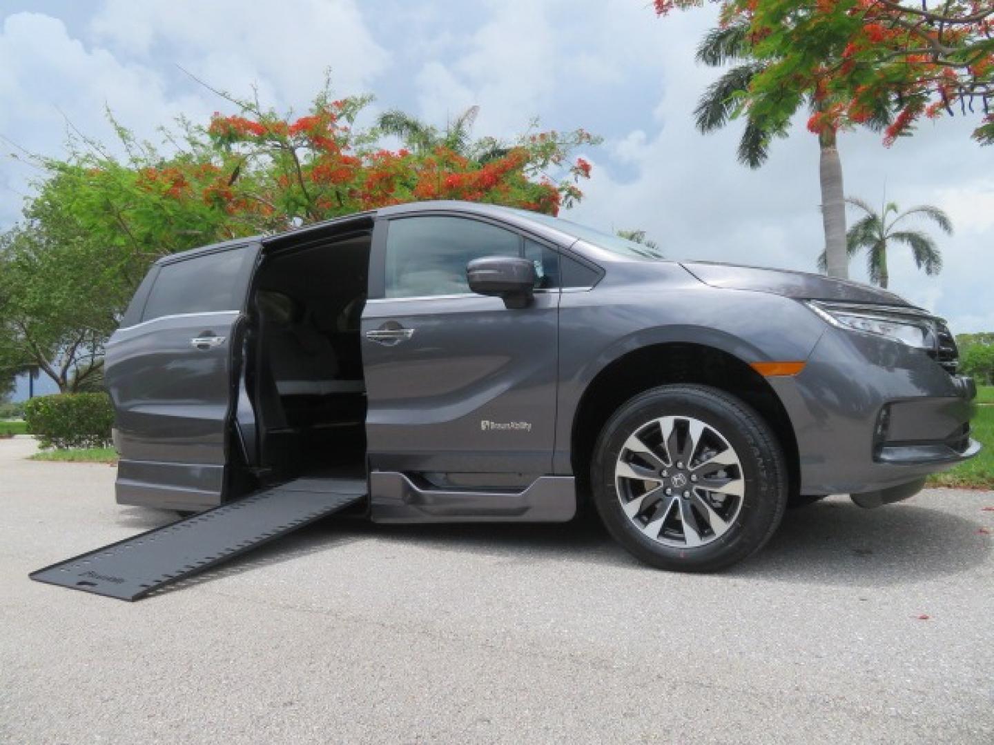 2024 /Gray Honda Odyssey (5FNRL6H60RB) , located at 4301 Oak Circle #19, Boca Raton, FL, 33431, (954) 561-2499, 26.388861, -80.084038 - You are looking at a Brand New New 2024 Honda Odyssey with BraunAbility Side-Entry In Floor XI Power Ramp. Brand New Sienna Braunability Conversion with the XI In Floor Power Ramp and power kneeling Function. Fully Loaded with Leather, Sunroof, Alloy Wheels, Q Straint Tie Down System, 1000lb Capacit - Photo#22