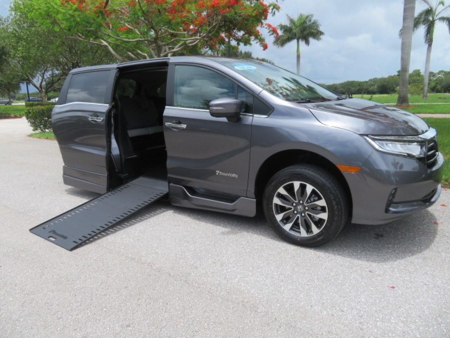 2024 /Gray Honda Odyssey (5FNRL6H60RB) , located at 4301 Oak Circle #19, Boca Raton, FL, 33431, (954) 561-2499, 26.388861, -80.084038 - You are looking at a Brand New New 2024 Honda Odyssey with BraunAbility Side-Entry In Floor XI Power Ramp. Brand New Sienna Braunability Conversion with the XI In Floor Power Ramp and power kneeling Function. Fully Loaded with Leather, Sunroof, Alloy Wheels, Q Straint Tie Down System, 1000lb Capacit - Photo#23