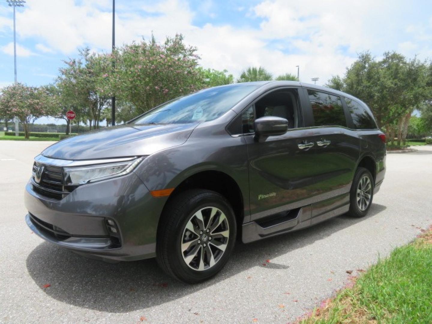 2024 /Gray Honda Odyssey (5FNRL6H60RB) , located at 4301 Oak Circle #19, Boca Raton, FL, 33431, (954) 561-2499, 26.388861, -80.084038 - You are looking at a Brand New New 2024 Honda Odyssey with BraunAbility Side-Entry In Floor XI Power Ramp. Brand New Sienna Braunability Conversion with the XI In Floor Power Ramp and power kneeling Function. Fully Loaded with Leather, Sunroof, Alloy Wheels, Q Straint Tie Down System, 1000lb Capacit - Photo#8