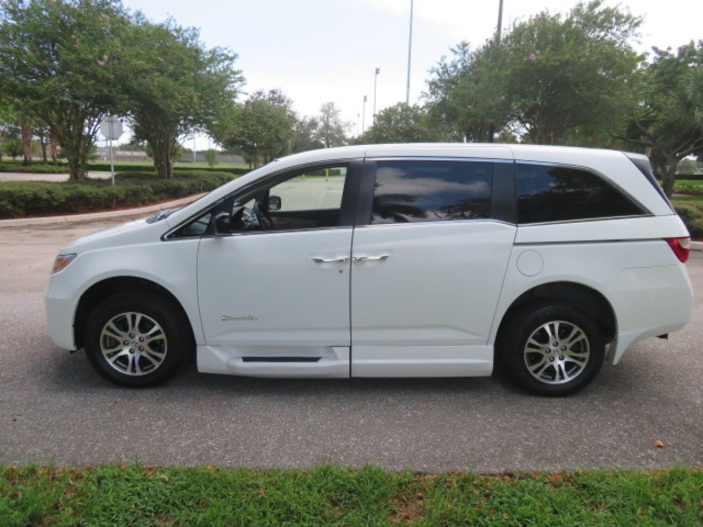 2012 /Tan Honda Odyssey EX (5FNRL5H41CB) with an 3.5L V6 SOHC 24V engine, 5-Speed Automatic transmission, located at 4301 Oak Circle #19, Boca Raton, FL, 33431, (954) 561-2499, 26.388861, -80.084038 - You are looking at a beautiful 2012 Honda Odyssey EX Braunability Handicap Wheelchair Conversion Van with Side Entry Braun Power Foldout Ramp System, Q Straint Tie Down System in the Floor, Hard Core Rubber Floor, Kneel Down System, Remote Keyless Entry with Remote Power Doors and Ramp System, 2 Key - Photo#17