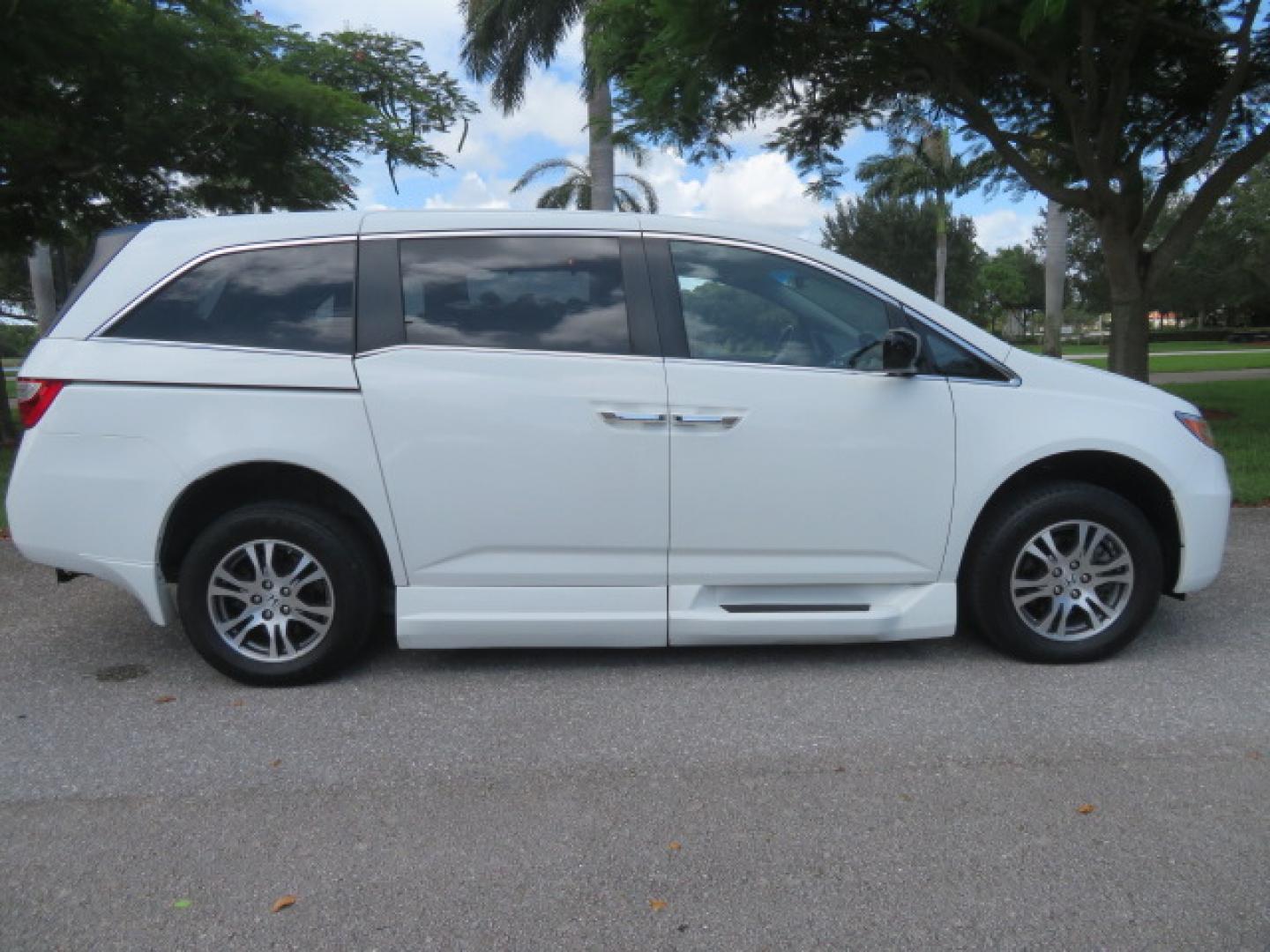 2012 /Tan Honda Odyssey EX (5FNRL5H41CB) with an 3.5L V6 SOHC 24V engine, 5-Speed Automatic transmission, located at 4301 Oak Circle #19, Boca Raton, FL, 33431, (954) 561-2499, 26.388861, -80.084038 - You are looking at a beautiful 2012 Honda Odyssey EX Braunability Handicap Wheelchair Conversion Van with Side Entry Braun Power Foldout Ramp System, Q Straint Tie Down System in the Floor, Hard Core Rubber Floor, Kneel Down System, Remote Keyless Entry with Remote Power Doors and Ramp System, 2 Key - Photo#21