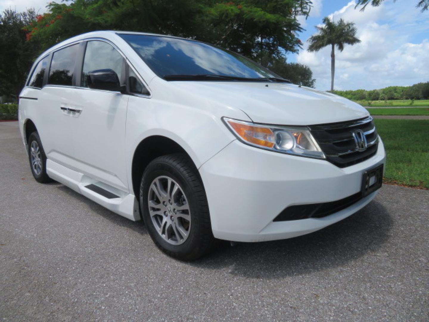 2012 /Tan Honda Odyssey EX (5FNRL5H41CB) with an 3.5L V6 SOHC 24V engine, 5-Speed Automatic transmission, located at 4301 Oak Circle #19, Boca Raton, FL, 33431, (954) 561-2499, 26.388861, -80.084038 - You are looking at a beautiful 2012 Honda Odyssey EX Braunability Handicap Wheelchair Conversion Van with Side Entry Braun Power Foldout Ramp System, Q Straint Tie Down System in the Floor, Hard Core Rubber Floor, Kneel Down System, Remote Keyless Entry with Remote Power Doors and Ramp System, 2 Key - Photo#5