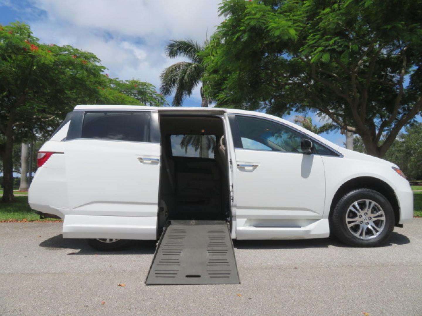 2012 /Tan Honda Odyssey EX (5FNRL5H41CB) with an 3.5L V6 SOHC 24V engine, 5-Speed Automatic transmission, located at 4301 Oak Circle #19, Boca Raton, FL, 33431, (954) 561-2499, 26.388861, -80.084038 - You are looking at a beautiful 2012 Honda Odyssey EX Braunability Handicap Wheelchair Conversion Van with Side Entry Braun Power Foldout Ramp System, Q Straint Tie Down System in the Floor, Hard Core Rubber Floor, Kneel Down System, Remote Keyless Entry with Remote Power Doors and Ramp System, 2 Key - Photo#33