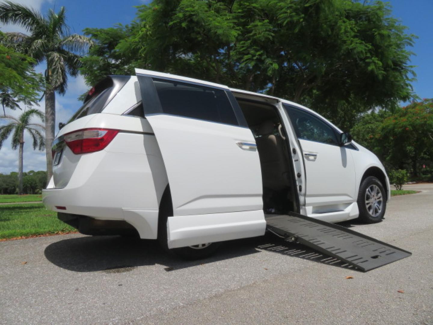 2012 /Tan Honda Odyssey EX (5FNRL5H41CB) with an 3.5L V6 SOHC 24V engine, 5-Speed Automatic transmission, located at 4301 Oak Circle #19, Boca Raton, FL, 33431, (954) 561-2499, 26.388861, -80.084038 - You are looking at a beautiful 2012 Honda Odyssey EX Braunability Handicap Wheelchair Conversion Van with Side Entry Braun Power Foldout Ramp System, Q Straint Tie Down System in the Floor, Hard Core Rubber Floor, Kneel Down System, Remote Keyless Entry with Remote Power Doors and Ramp System, 2 Key - Photo#36