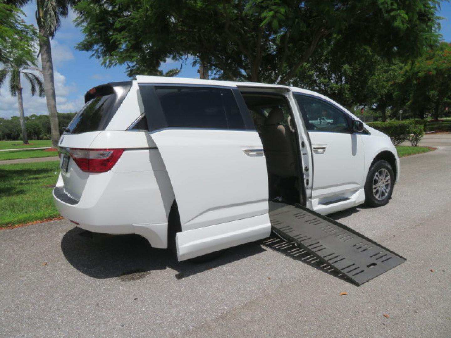 2012 /Tan Honda Odyssey EX (5FNRL5H41CB) with an 3.5L V6 SOHC 24V engine, 5-Speed Automatic transmission, located at 4301 Oak Circle #19, Boca Raton, FL, 33431, (954) 561-2499, 26.388861, -80.084038 - You are looking at a beautiful 2012 Honda Odyssey EX Braunability Handicap Wheelchair Conversion Van with Side Entry Braun Power Foldout Ramp System, Q Straint Tie Down System in the Floor, Hard Core Rubber Floor, Kneel Down System, Remote Keyless Entry with Remote Power Doors and Ramp System, 2 Key - Photo#37