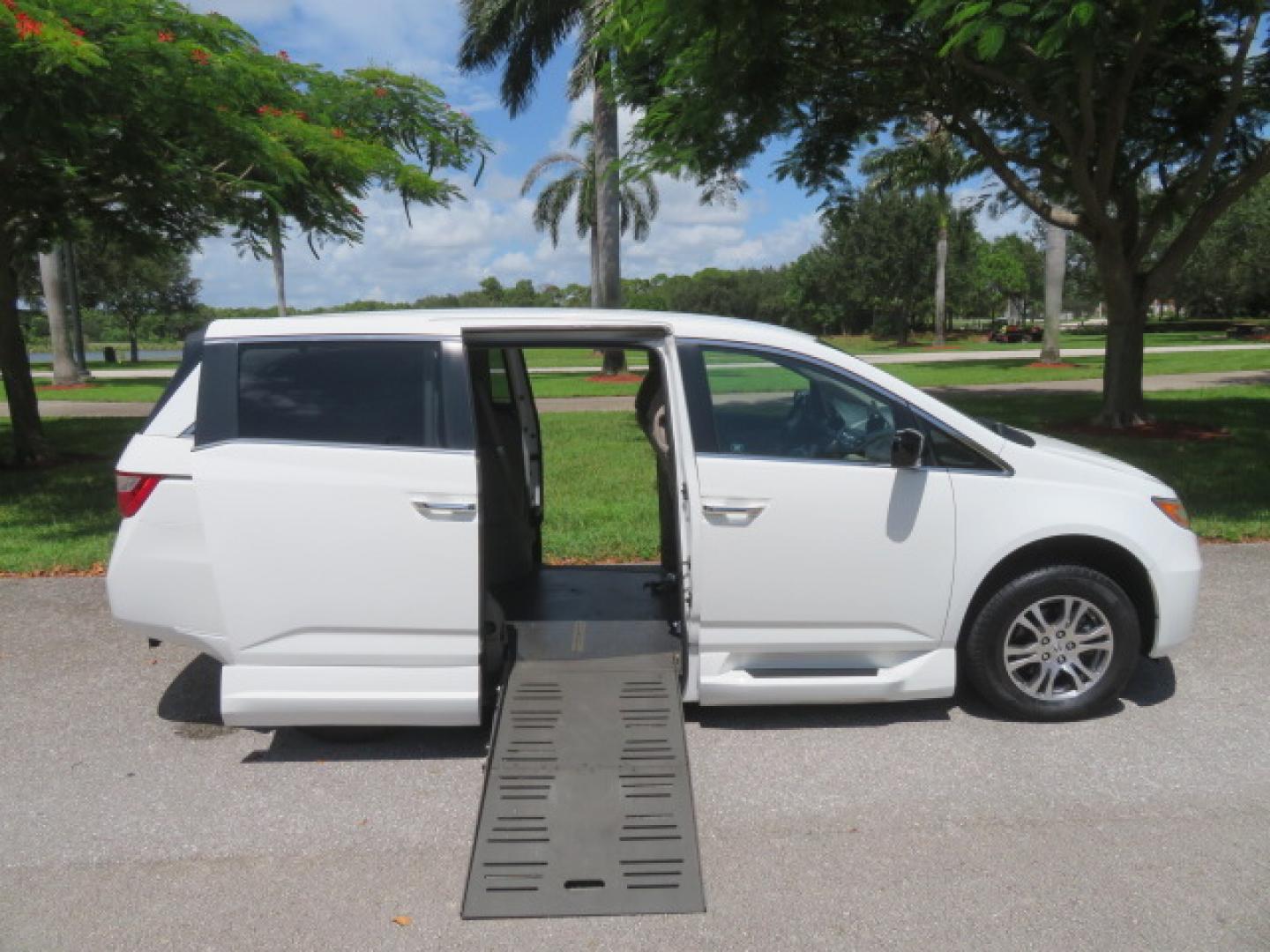 2012 /Tan Honda Odyssey EX (5FNRL5H41CB) with an 3.5L V6 SOHC 24V engine, 5-Speed Automatic transmission, located at 4301 Oak Circle #19, Boca Raton, FL, 33431, (954) 561-2499, 26.388861, -80.084038 - You are looking at a beautiful 2012 Honda Odyssey EX Braunability Handicap Wheelchair Conversion Van with Side Entry Braun Power Foldout Ramp System, Q Straint Tie Down System in the Floor, Hard Core Rubber Floor, Kneel Down System, Remote Keyless Entry with Remote Power Doors and Ramp System, 2 Key - Photo#40