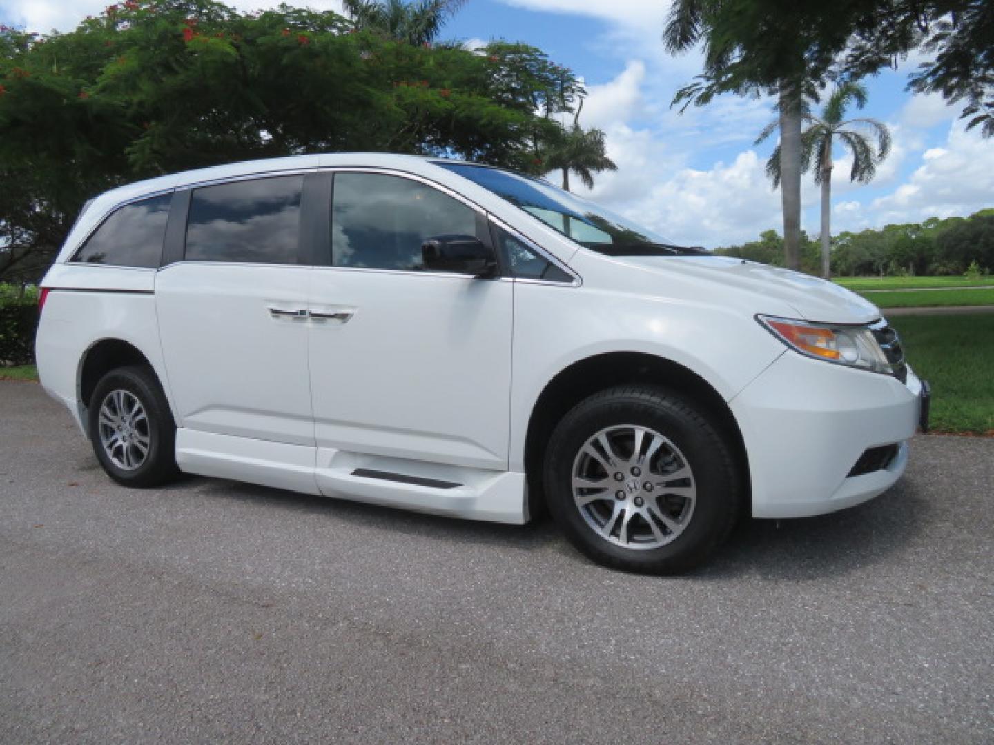 2012 /Tan Honda Odyssey EX (5FNRL5H41CB) with an 3.5L V6 SOHC 24V engine, 5-Speed Automatic transmission, located at 4301 Oak Circle #19, Boca Raton, FL, 33431, (954) 561-2499, 26.388861, -80.084038 - You are looking at a beautiful 2012 Honda Odyssey EX Braunability Handicap Wheelchair Conversion Van with Side Entry Braun Power Foldout Ramp System, Q Straint Tie Down System in the Floor, Hard Core Rubber Floor, Kneel Down System, Remote Keyless Entry with Remote Power Doors and Ramp System, 2 Key - Photo#4