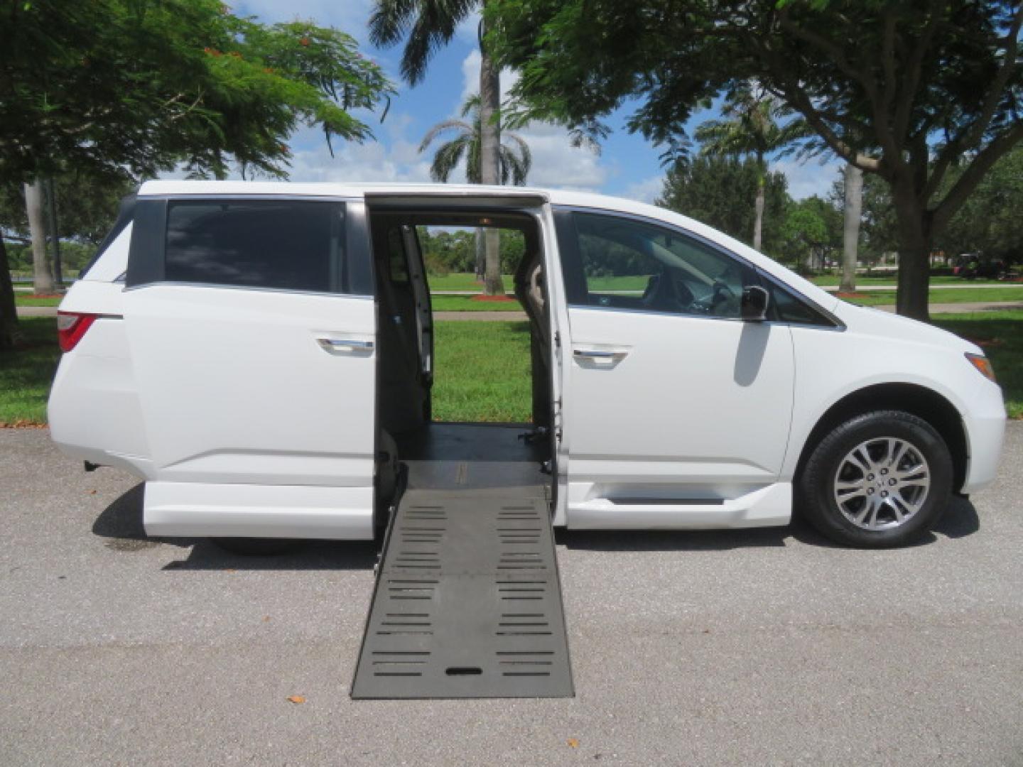 2012 /Tan Honda Odyssey EX (5FNRL5H41CB) with an 3.5L V6 SOHC 24V engine, 5-Speed Automatic transmission, located at 4301 Oak Circle #19, Boca Raton, FL, 33431, (954) 561-2499, 26.388861, -80.084038 - You are looking at a beautiful 2012 Honda Odyssey EX Braunability Handicap Wheelchair Conversion Van with Side Entry Braun Power Foldout Ramp System, Q Straint Tie Down System in the Floor, Hard Core Rubber Floor, Kneel Down System, Remote Keyless Entry with Remote Power Doors and Ramp System, 2 Key - Photo#39