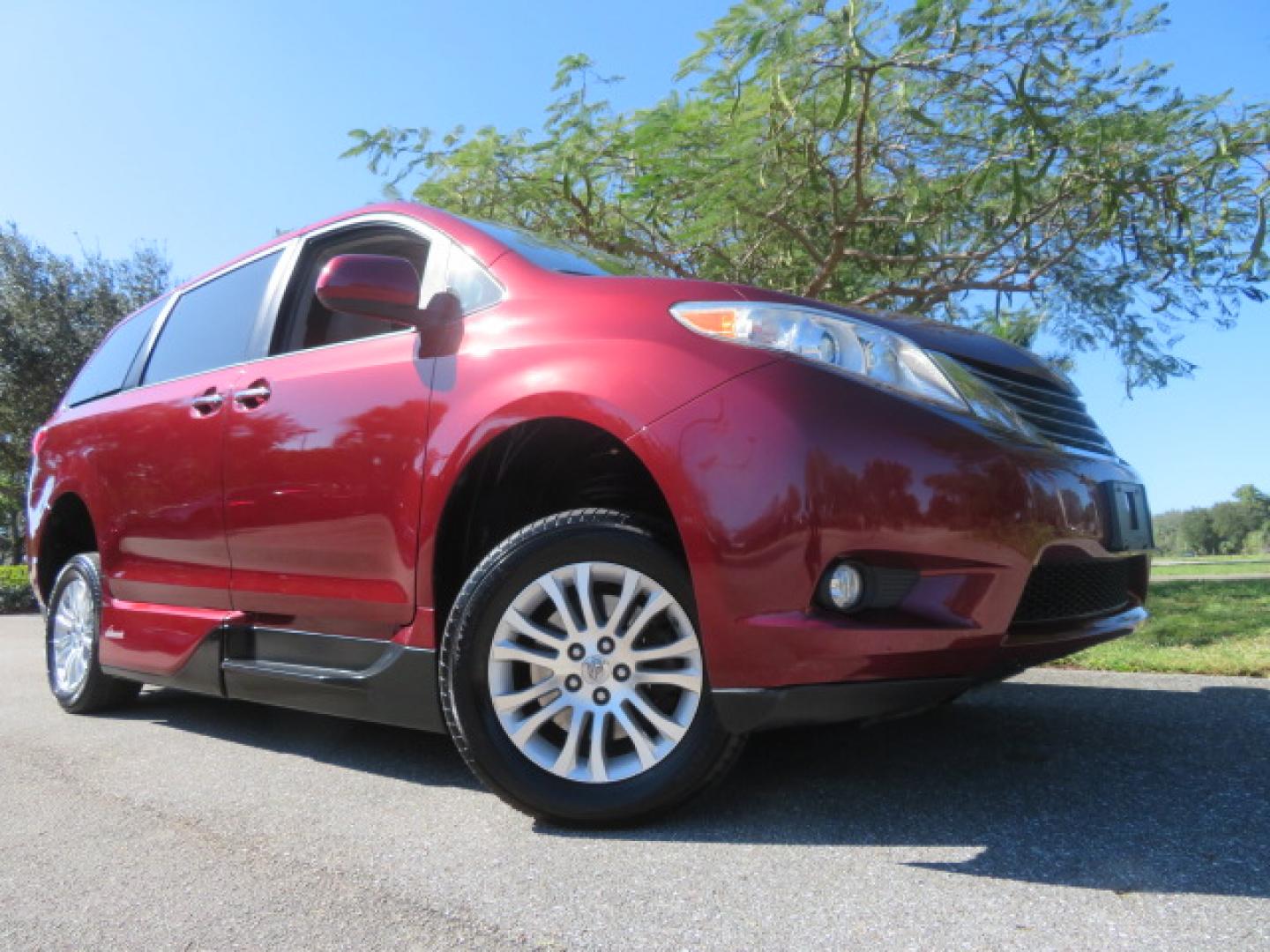 2017 Toyota Sienna Limited Premium 7-Passenger (5TDYZ3DC6HS) with an 3.5L V6 EFI DOHC 24V engine, 8A transmission, located at 4301 Oak Circle #19, Boca Raton, FL, 33431, (954) 561-2499, 26.388861, -80.084038 - You are looking at a Gorgeous 2017 Toyota Sienna XLE VMI Summit Handicap Wheelchair Conversion Van with Power Side Entry Foldout Ramp, Q-Straint Tie Down System with Retractors, Rear Entertainment Flat Screen TV, Back Up Camera, Quick Release Front Seats, Alloy Wheels, Dual Power Side Entry Doors, H - Photo#4