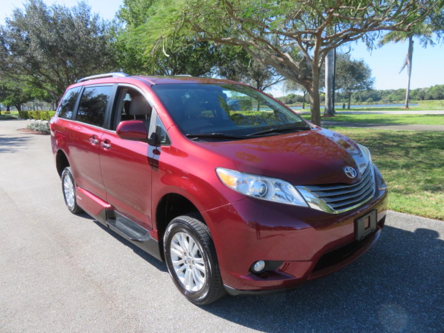 2017 Toyota Sienna Limited Premium 7-Passenger (5TDYZ3DC6HS) with an 3.5L V6 EFI DOHC 24V engine, 8A transmission, located at 4301 Oak Circle #19, Boca Raton, FL, 33431, (954) 561-2499, 26.388861, -80.084038 - You are looking at a Gorgeous 2017 Toyota Sienna XLE VMI Summit Handicap Wheelchair Conversion Van with Power Side Entry Foldout Ramp, Q-Straint Tie Down System with Retractors, Rear Entertainment Flat Screen TV, Back Up Camera, Quick Release Front Seats, Alloy Wheels, Dual Power Side Entry Doors, H - Photo#19