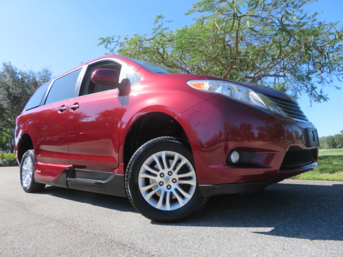 2017 Toyota Sienna Limited Premium 7-Passenger (5TDYZ3DC6HS) with an 3.5L V6 EFI DOHC 24V engine, 8A transmission, located at 4301 Oak Circle #19, Boca Raton, FL, 33431, (954) 561-2499, 26.388861, -80.084038 - You are looking at a Gorgeous 2017 Toyota Sienna XLE VMI Summit Handicap Wheelchair Conversion Van with Power Side Entry Foldout Ramp, Q-Straint Tie Down System with Retractors, Rear Entertainment Flat Screen TV, Back Up Camera, Quick Release Front Seats, Alloy Wheels, Dual Power Side Entry Doors, H - Photo#3