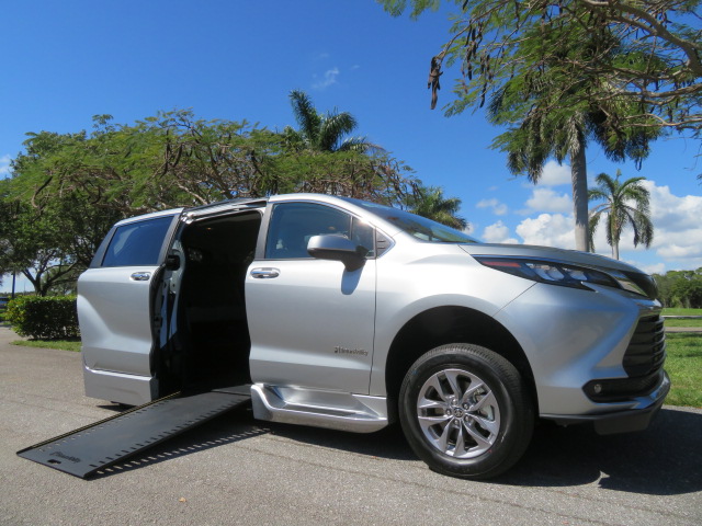 photo of 2025 Toyota Sienna XLE 7-Passenger