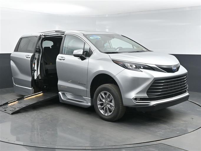 photo of 2024 Toyota Sienna XLE 7-Passenger