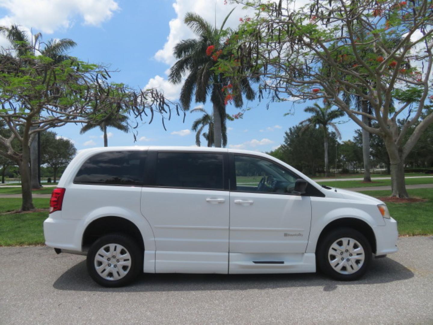 2014 White /Gray Dodge Grand Caravan SE (2C7WDGBG3ER) with an 3.6L V6 DOHC 24V engine, 6-Speed Automatic transmission, located at 4301 Oak Circle #19, Boca Raton, FL, 33431, (954) 561-2499, 26.388472, -80.084045 - You are looking a beautiful 2014 Dodge Grand Caravan SXT Braunability Handicap Wheelchair Conversion Van with 121K Original Miles, Braunability Commercial Handicap Van Conversion with Manual Side Entry Ramp, Wheelchair Tie Downs, Dual Sliding Doors, Power Package, Soundsystem, Cruise Control, and Mu - Photo#6