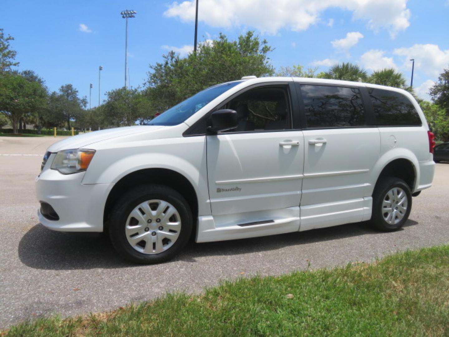 2014 White /Gray Dodge Grand Caravan SE (2C7WDGBG3ER) with an 3.6L V6 DOHC 24V engine, 6-Speed Automatic transmission, located at 4301 Oak Circle #19, Boca Raton, FL, 33431, (954) 561-2499, 26.388472, -80.084045 - You are looking a beautiful 2014 Dodge Grand Caravan SXT Braunability Handicap Wheelchair Conversion Van with 121K Original Miles, Braunability Commercial Handicap Van Conversion with Manual Side Entry Ramp, Wheelchair Tie Downs, Dual Sliding Doors, Power Package, Soundsystem, Cruise Control, and Mu - Photo#11