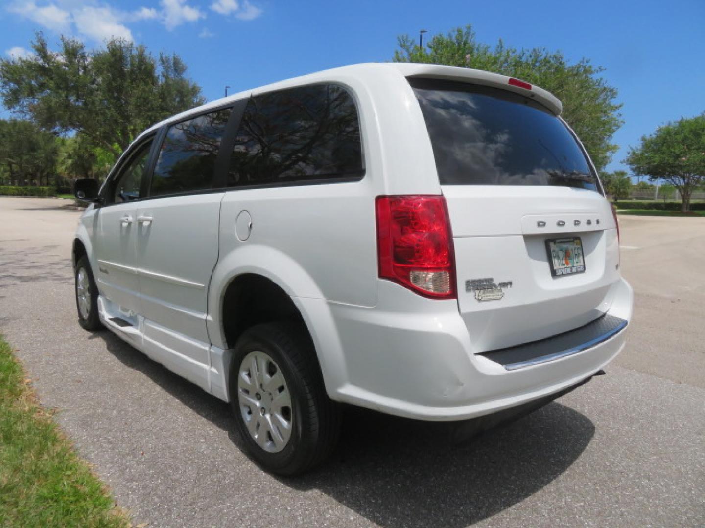 2014 White /Gray Dodge Grand Caravan SE (2C7WDGBG3ER) with an 3.6L V6 DOHC 24V engine, 6-Speed Automatic transmission, located at 4301 Oak Circle #19, Boca Raton, FL, 33431, (954) 561-2499, 26.388472, -80.084045 - You are looking a beautiful 2014 Dodge Grand Caravan SXT Braunability Handicap Wheelchair Conversion Van with 121K Original Miles, Braunability Commercial Handicap Van Conversion with Manual Side Entry Ramp, Wheelchair Tie Downs, Dual Sliding Doors, Power Package, Soundsystem, Cruise Control, and Mu - Photo#13