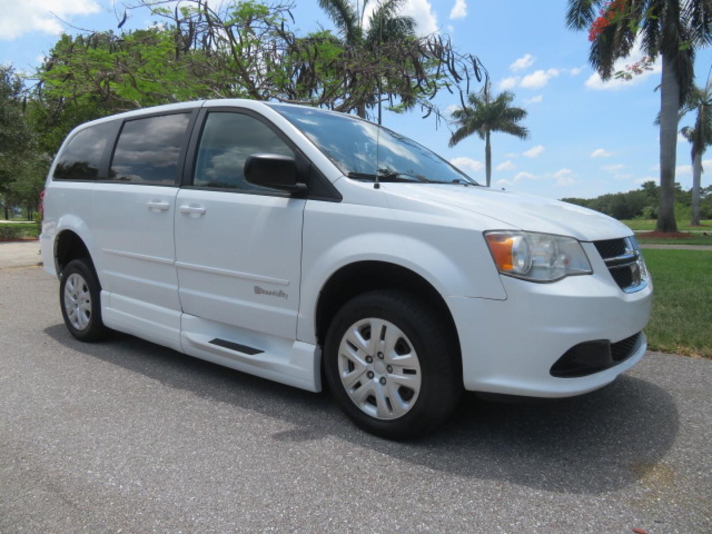 2014 White /Gray Dodge Grand Caravan SE (2C7WDGBG3ER) with an 3.6L V6 DOHC 24V engine, 6-Speed Automatic transmission, located at 4301 Oak Circle #19, Boca Raton, FL, 33431, (954) 561-2499, 26.388472, -80.084045 - You are looking a beautiful 2014 Dodge Grand Caravan SXT Braunability Handicap Wheelchair Conversion Van with 121K Original Miles, Braunability Commercial Handicap Van Conversion with Manual Side Entry Ramp, Wheelchair Tie Downs, Dual Sliding Doors, Power Package, Soundsystem, Cruise Control, and Mu - Photo#7
